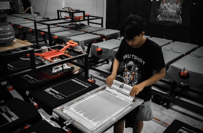 8 Jenis Sablon Kaos yang Paling Sering Digunakan